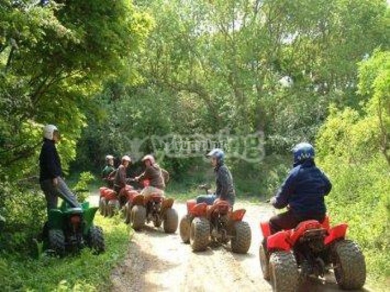 Conecta con la naturaleza conduciendo un quad Conecta con la naturaleza conduciendo un quad