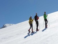 Corona la cumbre del Veleta