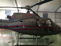  Helicóptero com listras vermelhas 