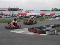 en el circuito con los karts