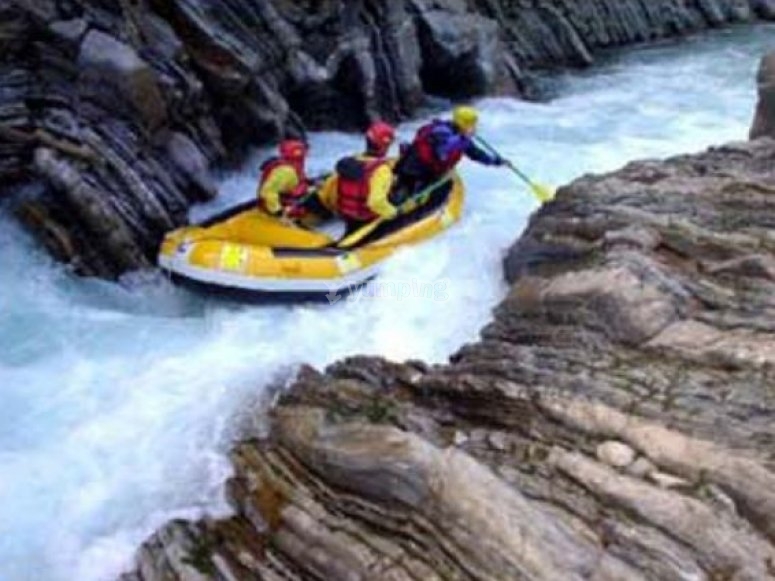 Descenso de ríos en rafting