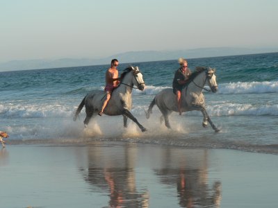 Escapada romántica y paseo a caballo playa Bolonia