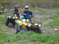 Siguiendo a la monitora con el moto quad