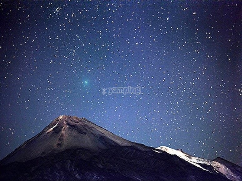 Cumbre del Teide con las estrellas de fondo Cumbre del Teide con las estrellas de fondo