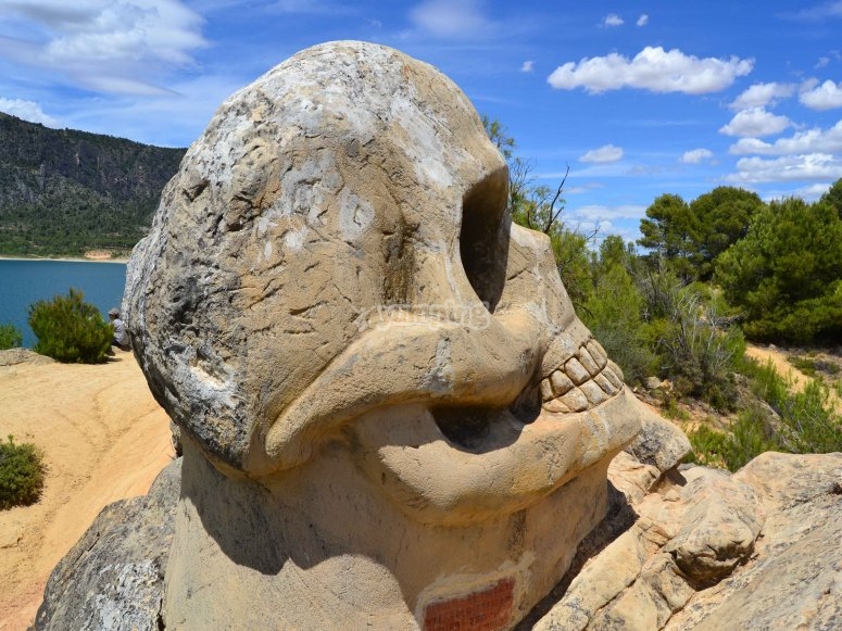 Escultura en la Ruta de las Caras Escultura en la Ruta de las Caras