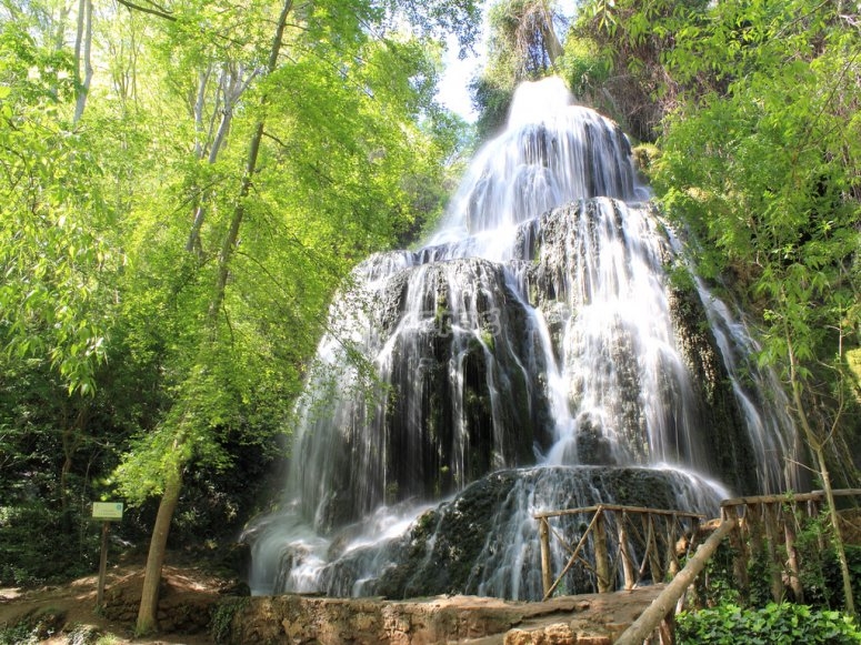 Cascada en ruta del Monasterio de Piedra Cascada en ruta del Monasterio de Piedra