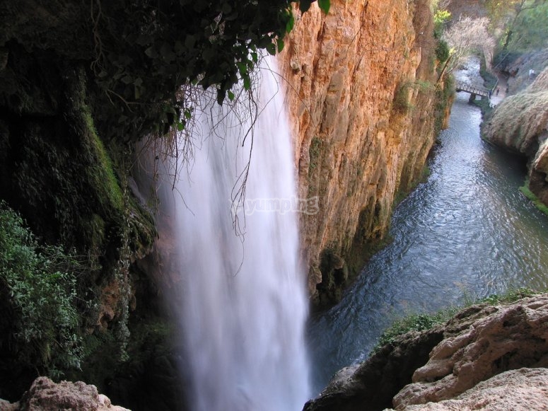 Cascada en el Parque Natural del Monasterio de Piedra