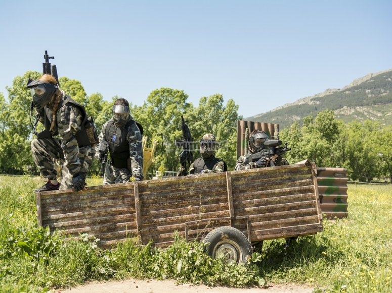 Equipo subido a uno de los remolques del complejo