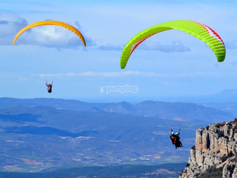 /tb_las-mejores-zonas-para-disfrutar-del-parapente-en-el-pirineo-leridano-ager2.jpg