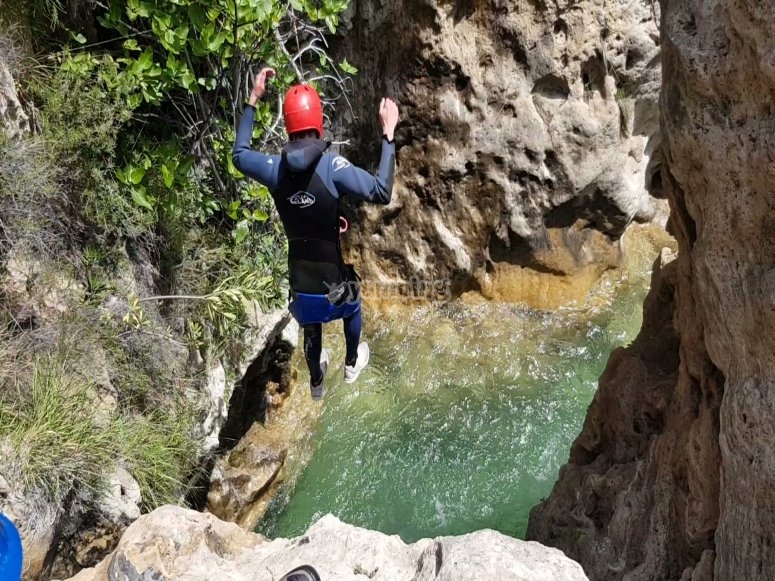 Salto en el barranco de Río Verde