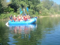 Navegar en una balsa de rafting