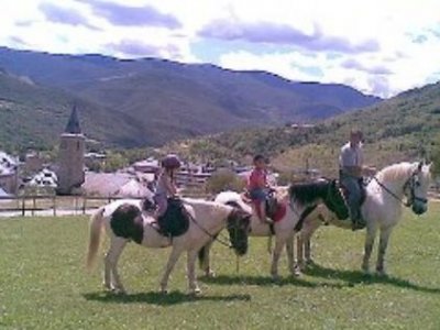 Ruta a caballo 2h. en Sort