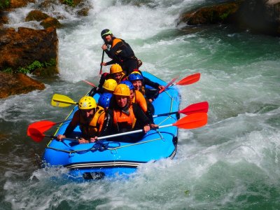 Despedida de soltero con rafting en Montanejos