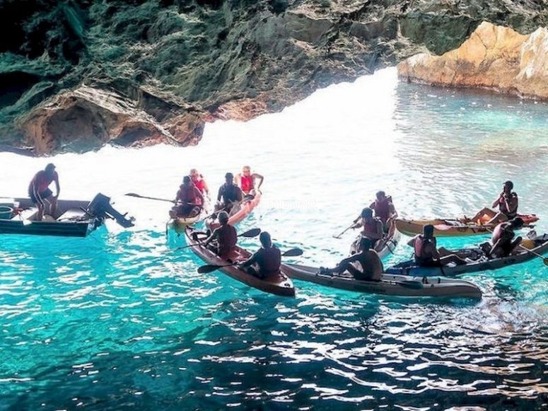 Navega en kayak y haz snorkel en Cerro Gordo Navega en kayak y haz snorkel en Cerro Gordo