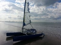  Catamaran sur la plage 