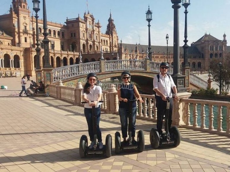 Recorrer la Plaza de España en segway Recorrer la Plaza de España en segway
