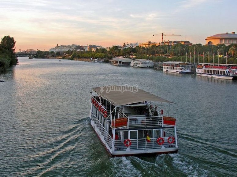 Hacer un crucero panorámico por el Guadalquivir Hacer un crucero panorámico por el Guadalquivir