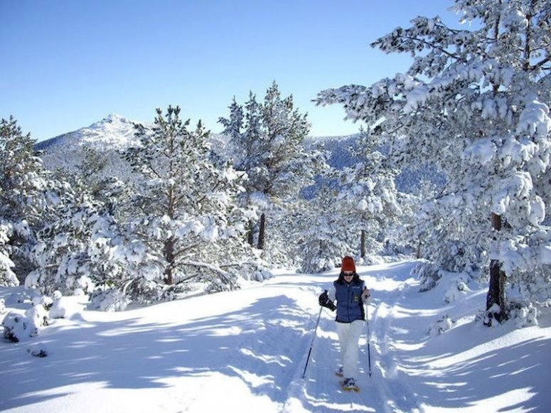 Camina con raquetas de nieve por Santa Inés Camina con raquetas de nieve por Santa Inés