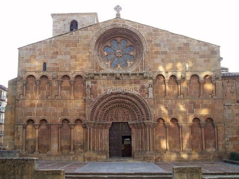 Haz una visita guiada por las iglesias de Soria Haz una visita guiada por las iglesias de Soria