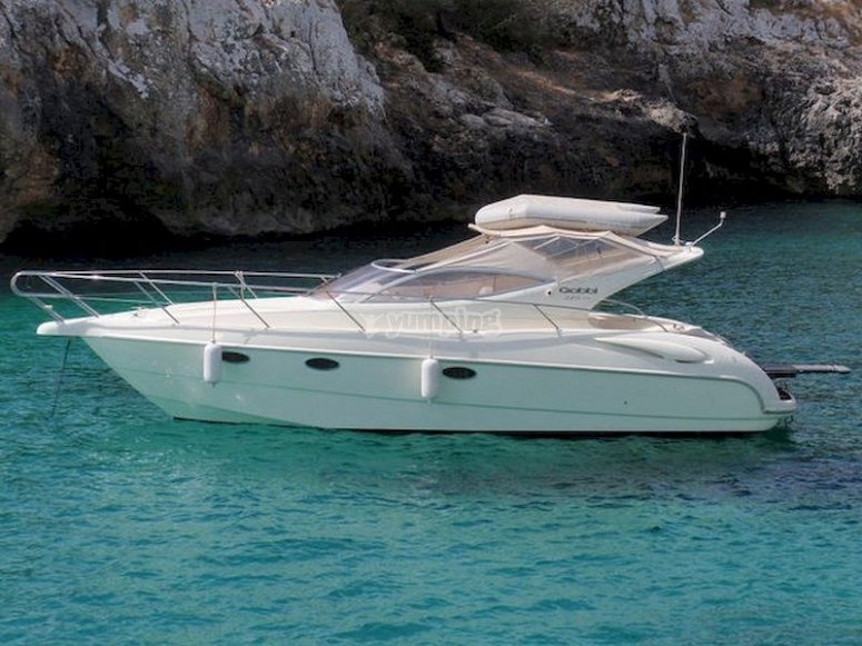 Navega en yate privado desde Porto Cristo Navega en yate privado desde Porto Cristo