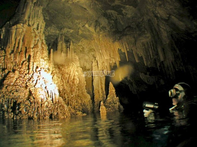 Inmersión en la cueva del Pont d´en Gil Inmersión en la cueva del Pont d´en Gil