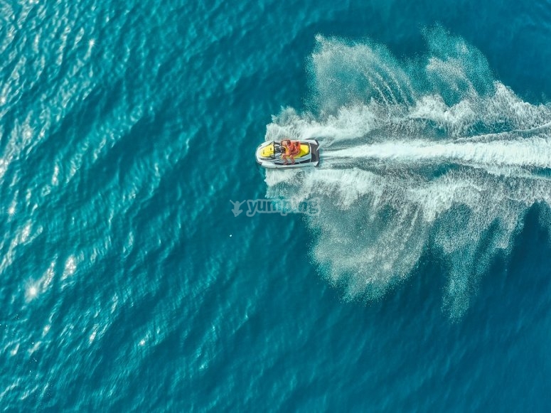 A bordo de la moto de agua