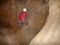  Rappelling in caving 