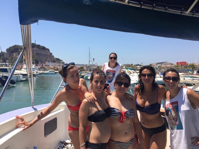 Despedida en barco en Denia con picoteo 5 horas desde 72€ - Yumping.com