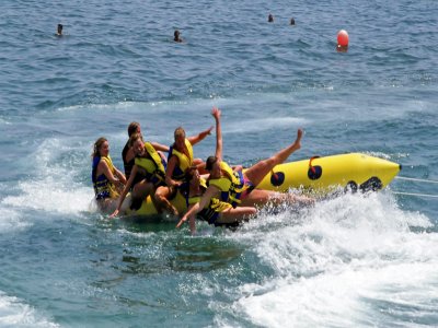 15 mín. de banana boat en Barcelona