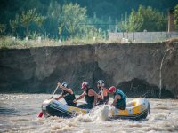 divirta-se com rafting 