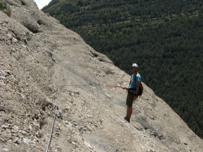 通过 Sierra de Guara 的铁索攀岩