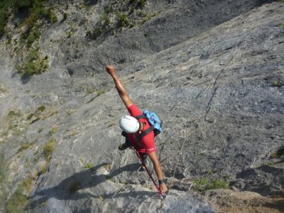 通过ferrata + 1 晚住宿，韦斯卡