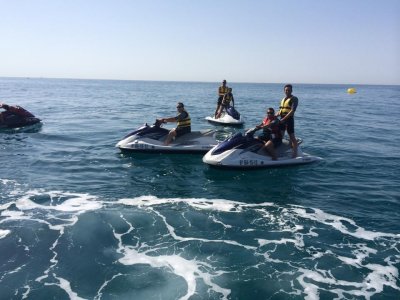 Alquiler de moto de agua biplaza en Calella, 30min