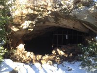  Eingang zur Höhle von Anes 