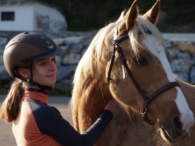 1 hour. route on horseback in Zarautz. Adults