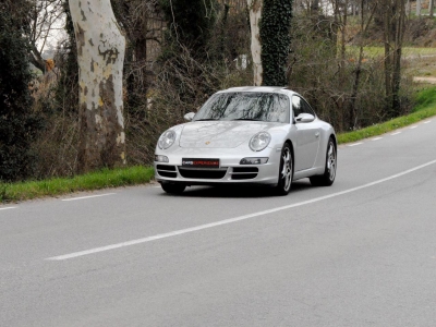 Guida un'auto sportiva Sant Cugat per 11 km e spa per 2