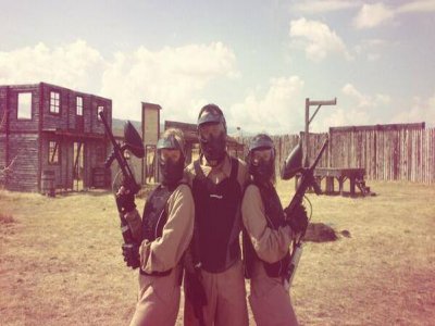 Despedida de solter@ con paintball en El Fresno