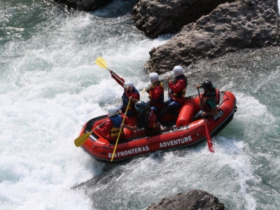 Rafting descent on the Ésera River, Pyramids 12km, 3h