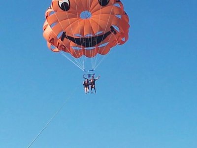 Hacer parascending en Torremolinos 8 minutos
