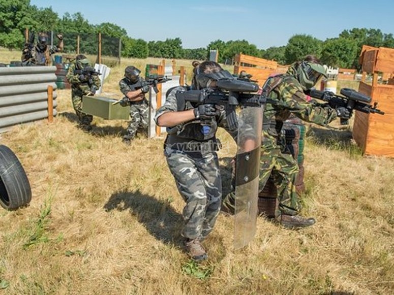 Despedida con Paintball y cena temática en Conil Ofertasaventura