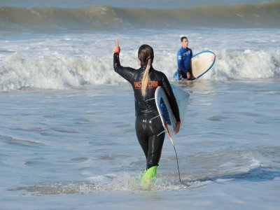 Lezione di surf privata a Cadice 2 ore