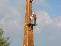 Escalando en la torre rocódromo