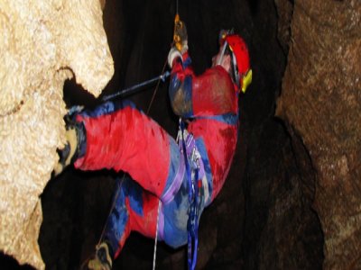 Espeleología seca en la Cueva del Somo, 4h