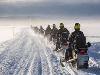  Seguendo l'intestazione di motoslitta 