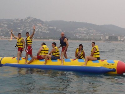 Kayak dobles + banana acuática en Pineda del Mar