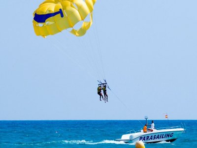 Parasailing en playa de Pineda de Mar 15 minutos
