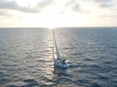 Puesta de sol en barco, bahía de Cádiz 1h 30 min