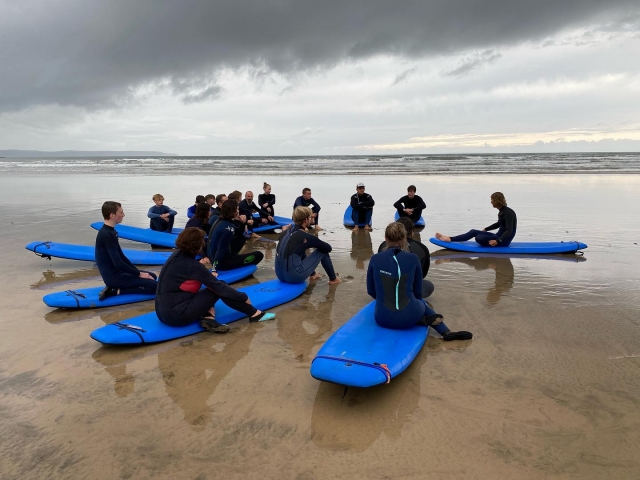 ¡Lección de surf en Westward Ho! Playa por 2h