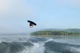 Aprender a saltar en wakeboard
