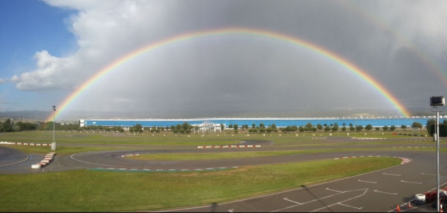 El arcoiris hace su aparición en el circuito